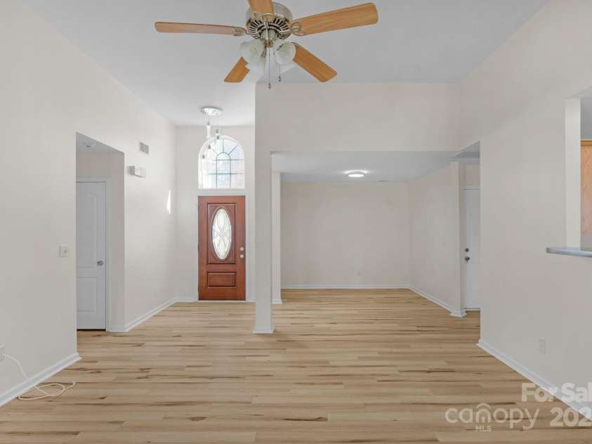 6821 Parkers Crossing Drive, Charlotte, NC 28215.  MLS# CAR4239223, YatesRealty ID 15417. 