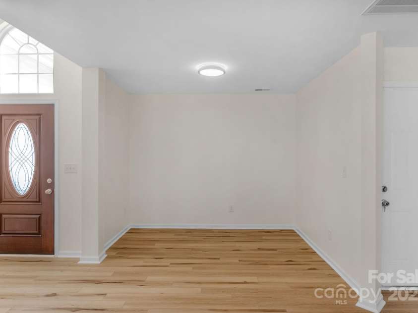 6821 Parkers Crossing Drive, Charlotte, NC 28215.  MLS# CAR4239223, YatesRealty ID 15417. 