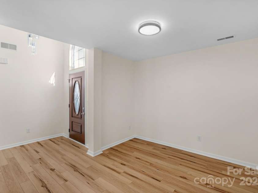 6821 Parkers Crossing Drive, Charlotte, NC 28215.  MLS# CAR4239223, YatesRealty ID 15417. 