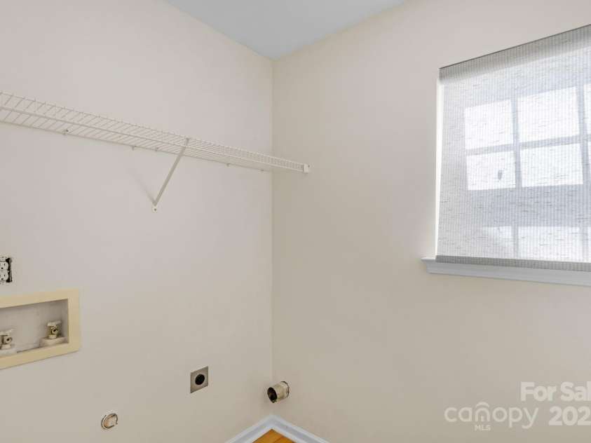 6821 Parkers Crossing Drive, Charlotte, NC 28215.  MLS# CAR4239223, YatesRealty ID 15417. 