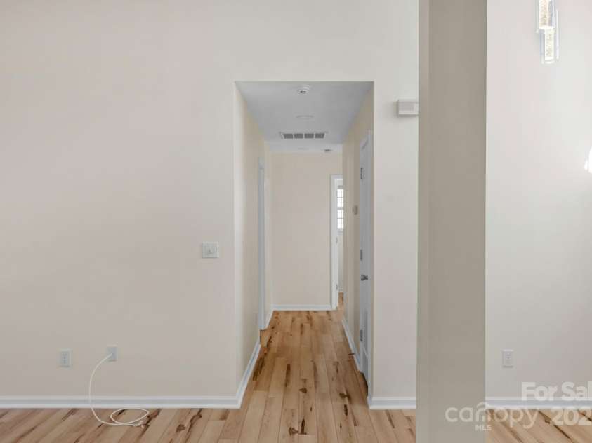 6821 Parkers Crossing Drive, Charlotte, NC 28215.  MLS# CAR4239223, YatesRealty ID 15417. 
