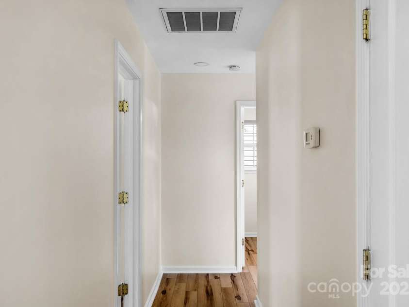 6821 Parkers Crossing Drive, Charlotte, NC 28215.  MLS# CAR4239223, YatesRealty ID 15417. 