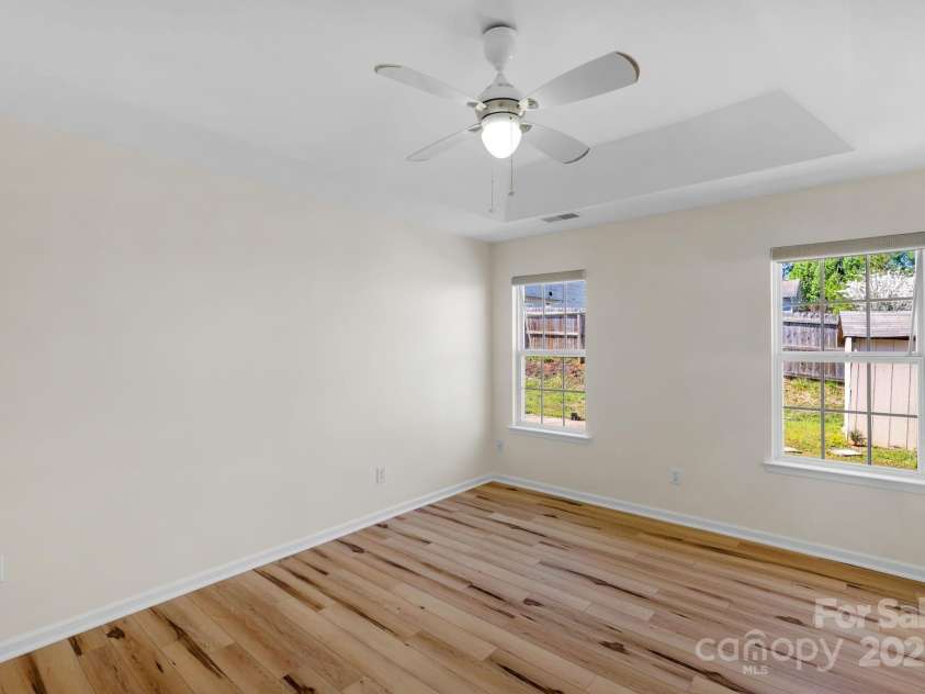 6821 Parkers Crossing Drive, Charlotte, NC 28215.  MLS# CAR4239223, YatesRealty ID 15417. 