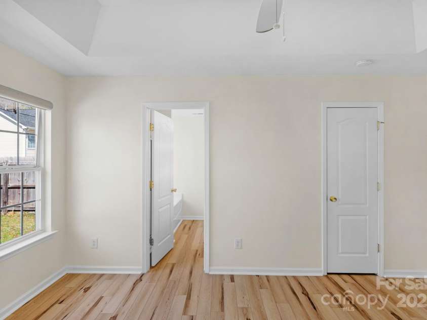 6821 Parkers Crossing Drive, Charlotte, NC 28215.  MLS# CAR4239223, YatesRealty ID 15417. 