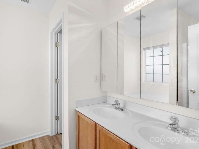 6821 Parkers Crossing Drive, Charlotte, NC 28215.  MLS# CAR4239223, YatesRealty ID 15417. 