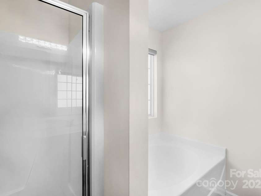 6821 Parkers Crossing Drive, Charlotte, NC 28215.  MLS# CAR4239223, YatesRealty ID 15417. 