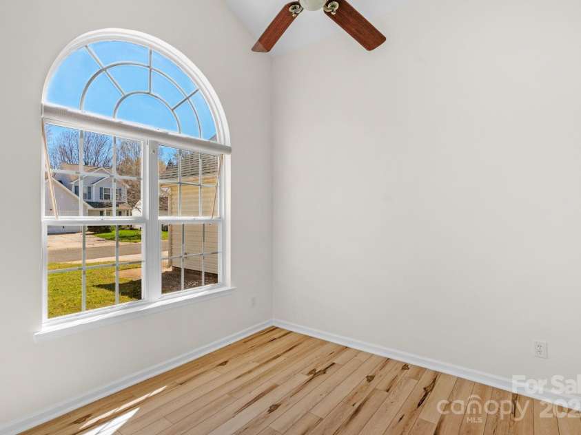 6821 Parkers Crossing Drive, Charlotte, NC 28215.  MLS# CAR4239223, YatesRealty ID 15417. 