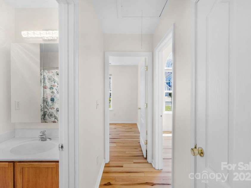 6821 Parkers Crossing Drive, Charlotte, NC 28215.  MLS# CAR4239223, YatesRealty ID 15417. 