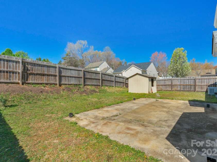 6821 Parkers Crossing Drive, Charlotte, NC 28215.  MLS# CAR4239223, YatesRealty ID 15417. 