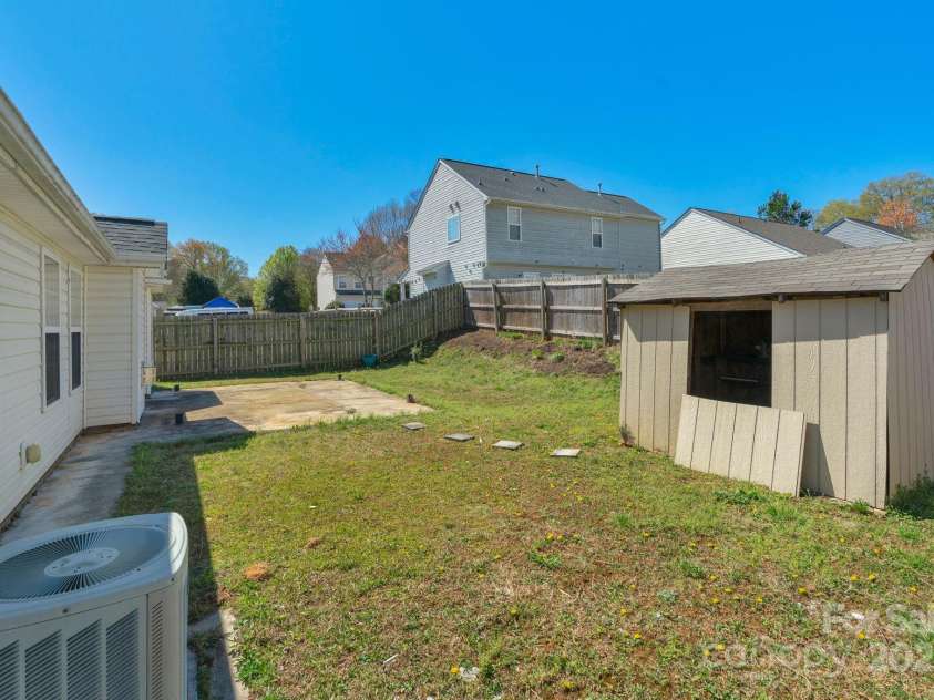 6821 Parkers Crossing Drive, Charlotte, NC 28215.  MLS# CAR4239223, YatesRealty ID 15417. 