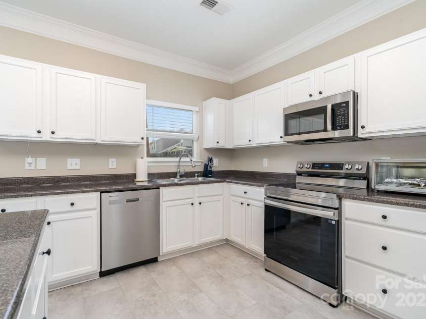 4711 Sunburst Lane, Charlotte, NC 28213.  MLS# CAR4255834, YatesRealty ID 15418. 