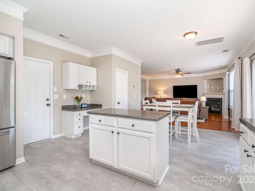 4711 Sunburst Lane, Charlotte, NC 28213.  MLS# CAR4255834, YatesRealty ID 15418. 