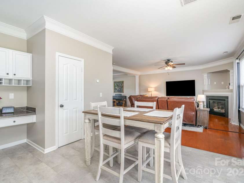 4711 Sunburst Lane, Charlotte, NC 28213.  MLS# CAR4255834, YatesRealty ID 15418. 
