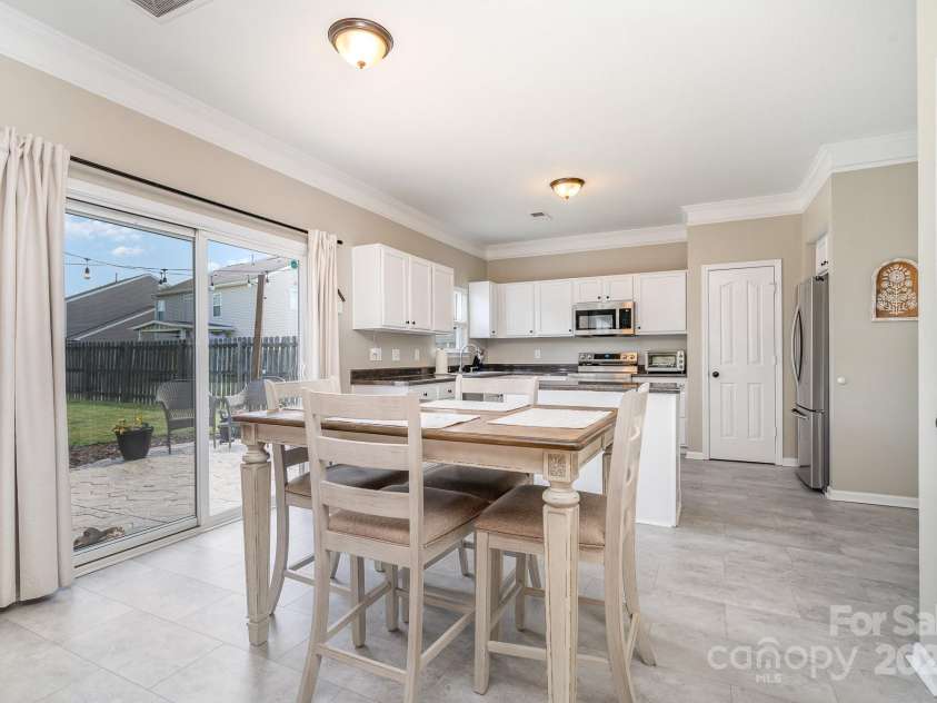 4711 Sunburst Lane, Charlotte, NC 28213.  MLS# CAR4255834, YatesRealty ID 15418. 