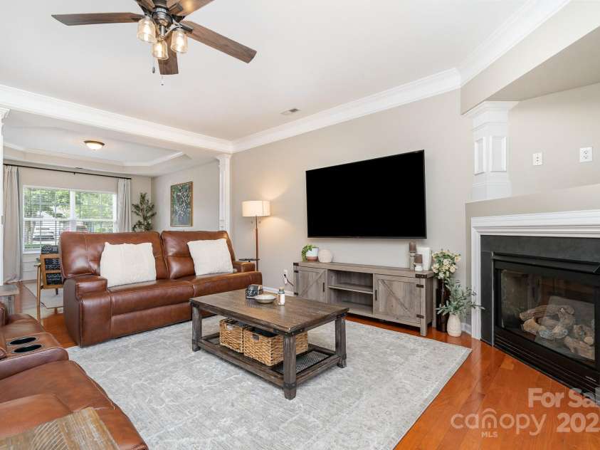 4711 Sunburst Lane, Charlotte, NC 28213.  MLS# CAR4255834, YatesRealty ID 15418. 