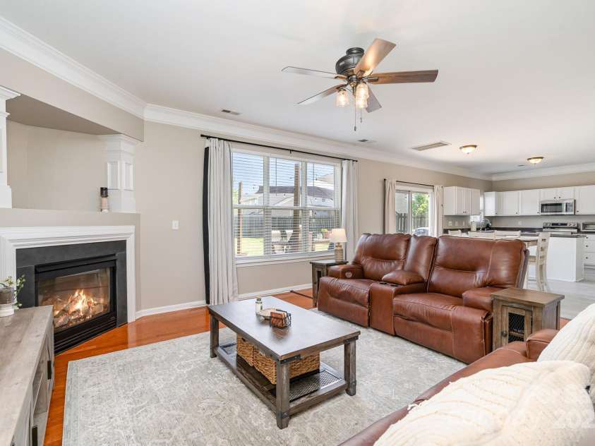 4711 Sunburst Lane, Charlotte, NC 28213.  MLS# CAR4255834, YatesRealty ID 15418. 