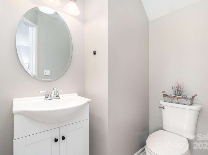 4711 Sunburst Lane, Charlotte, NC 28213.  MLS# CAR4255834, YatesRealty ID 15418. 