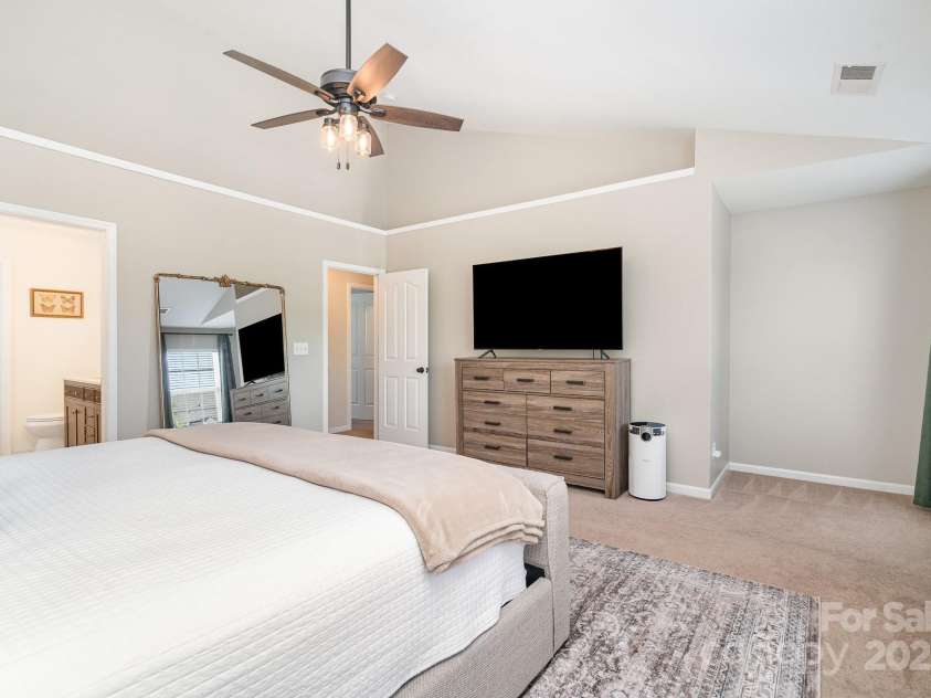 4711 Sunburst Lane, Charlotte, NC 28213.  MLS# CAR4255834, YatesRealty ID 15418. 