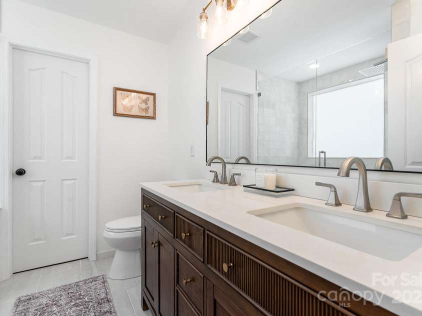 4711 Sunburst Lane, Charlotte, NC 28213.  MLS# CAR4255834, YatesRealty ID 15418. 