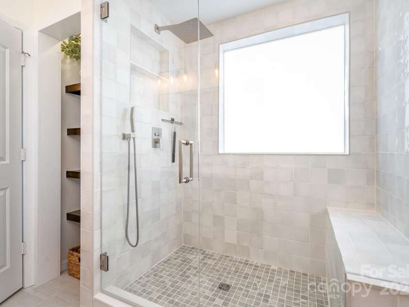 4711 Sunburst Lane, Charlotte, NC 28213.  MLS# CAR4255834, YatesRealty ID 15418. 