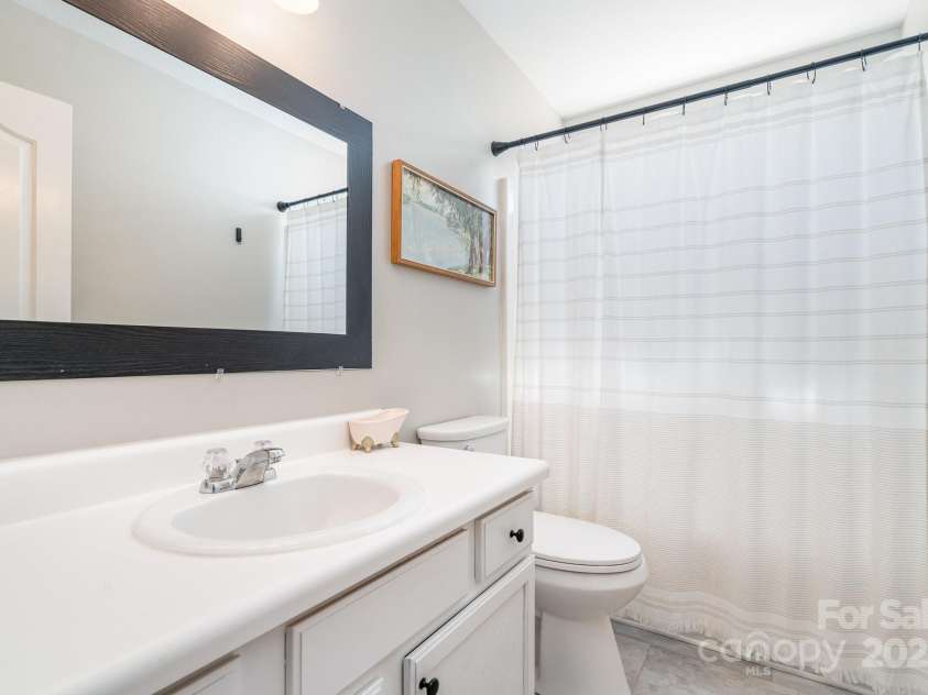 4711 Sunburst Lane, Charlotte, NC 28213.  MLS# CAR4255834, YatesRealty ID 15418. 