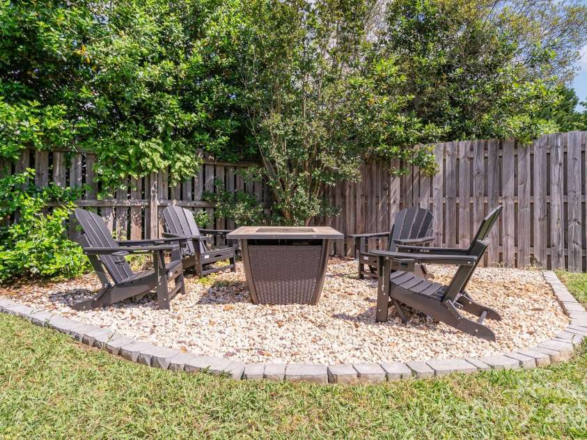 4711 Sunburst Lane, Charlotte, NC 28213.  MLS# CAR4255834, YatesRealty ID 15418. 