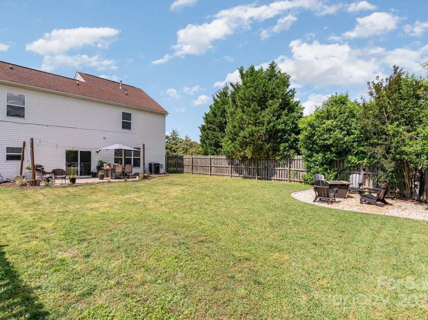 4711 Sunburst Lane, Charlotte, NC 28213.  MLS# CAR4255834, YatesRealty ID 15418. 