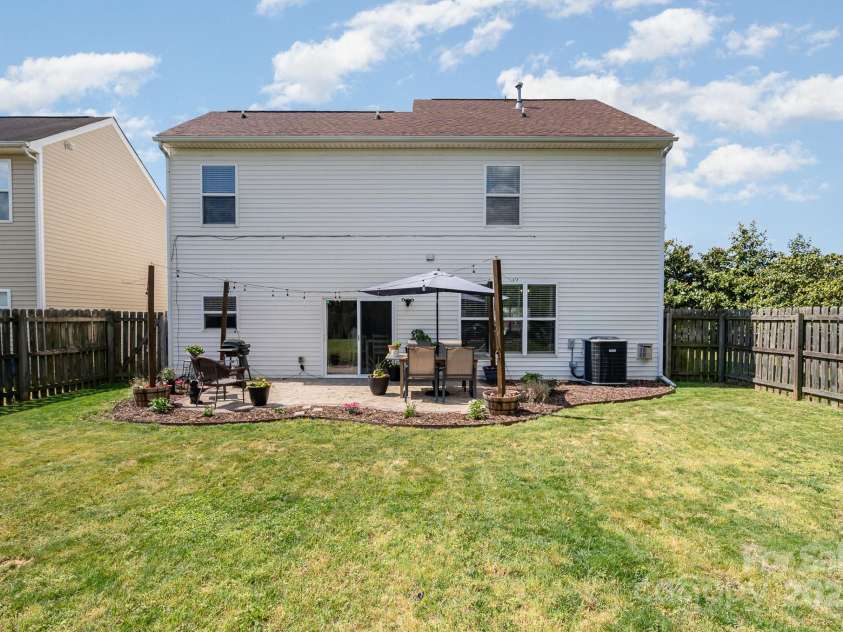 4711 Sunburst Lane, Charlotte, NC 28213.  MLS# CAR4255834, YatesRealty ID 15418. 