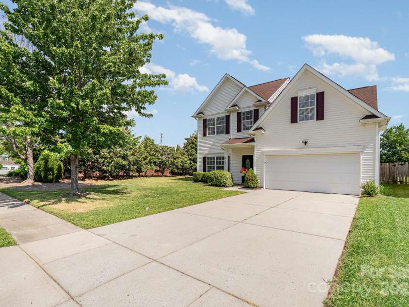 4711 Sunburst Lane, Charlotte, NC 28213.  MLS# CAR4255834, YatesRealty ID 15418. 