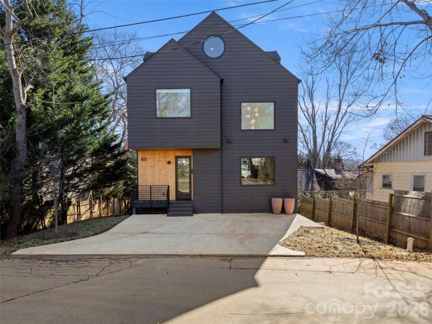 60 Harvard Place, Asheville, NC 28806.  MLS# CAR4403938, YatesRealty ID 15418. Front View