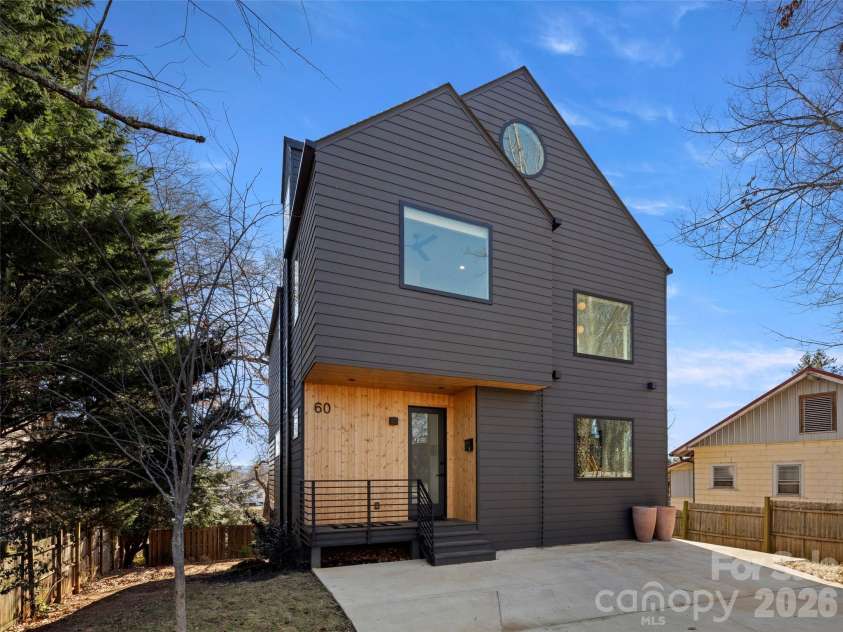 60 Harvard Place, Asheville, NC 28806.  MLS# CAR4403938, YatesRealty ID 15418. Front View