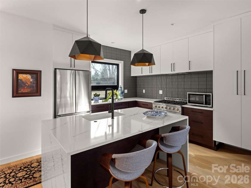 60 Harvard Place, Asheville, NC 28806.  MLS# CAR4403938, YatesRealty ID 15418. Kitchen