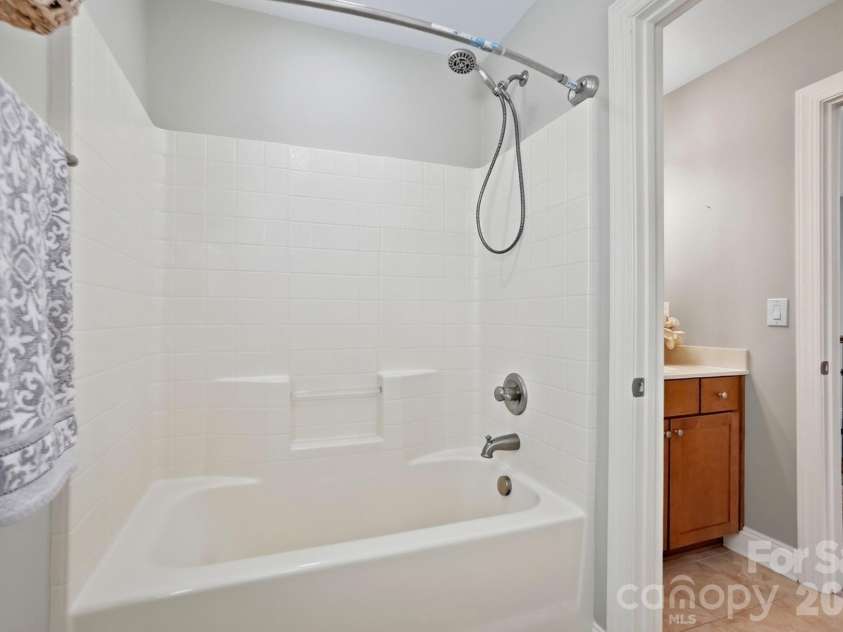 3203 Kelsey Plaza, Kannapolis, NC 28081.  MLS# CAR4346160, YatesRealty ID 15419. 