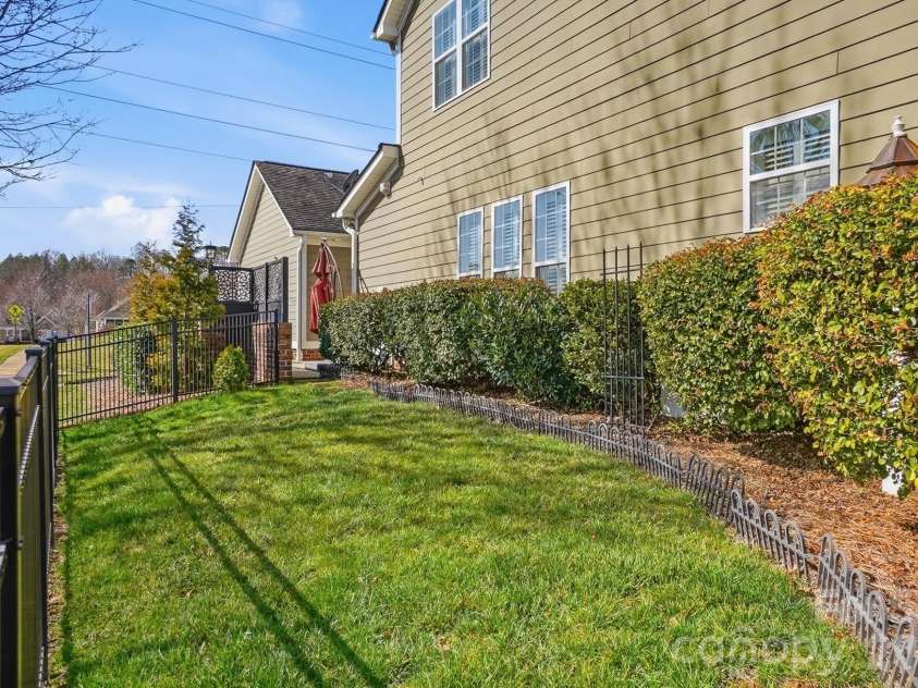 3203 Kelsey Plaza, Kannapolis, NC 28081.  MLS# CAR4346160, YatesRealty ID 15419. 
