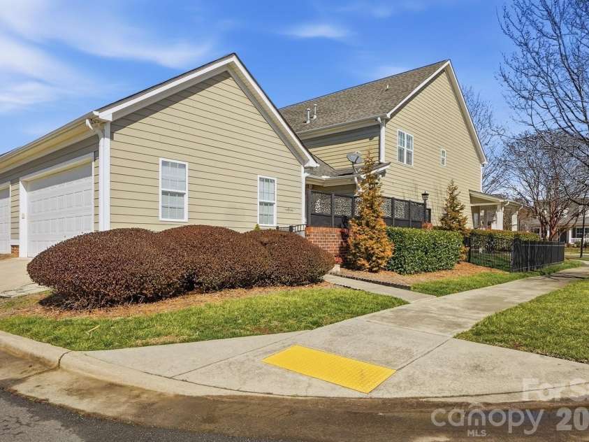 3203 Kelsey Plaza, Kannapolis, NC 28081.  MLS# CAR4346160, YatesRealty ID 15419. 