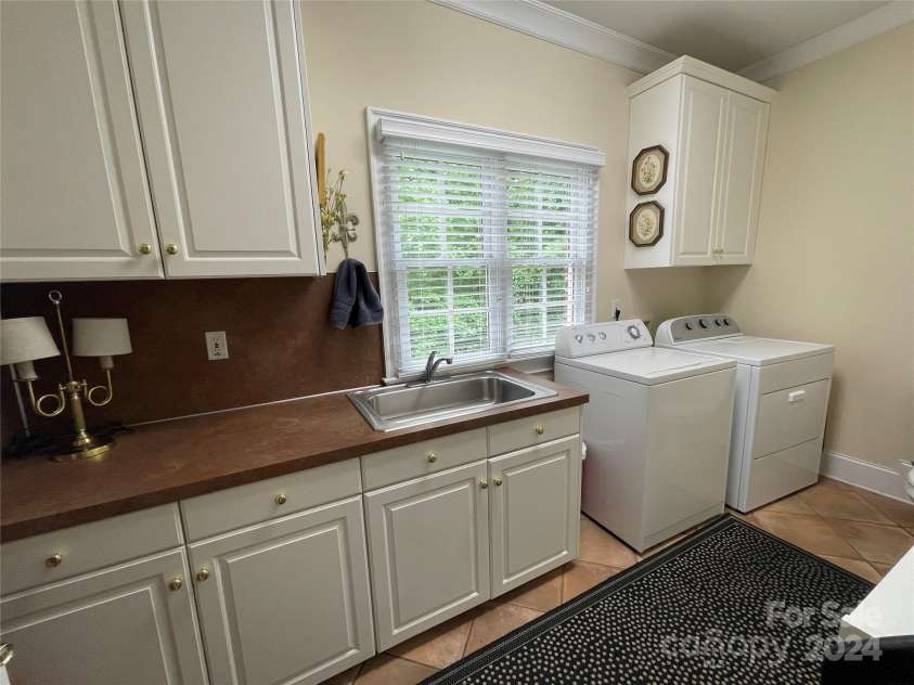 500 Muirfield Drive, Albemarle, NC 28001.  MLS# CAR4138063, YatesRealty ID 15419. Large laundry room with sink and toilet
