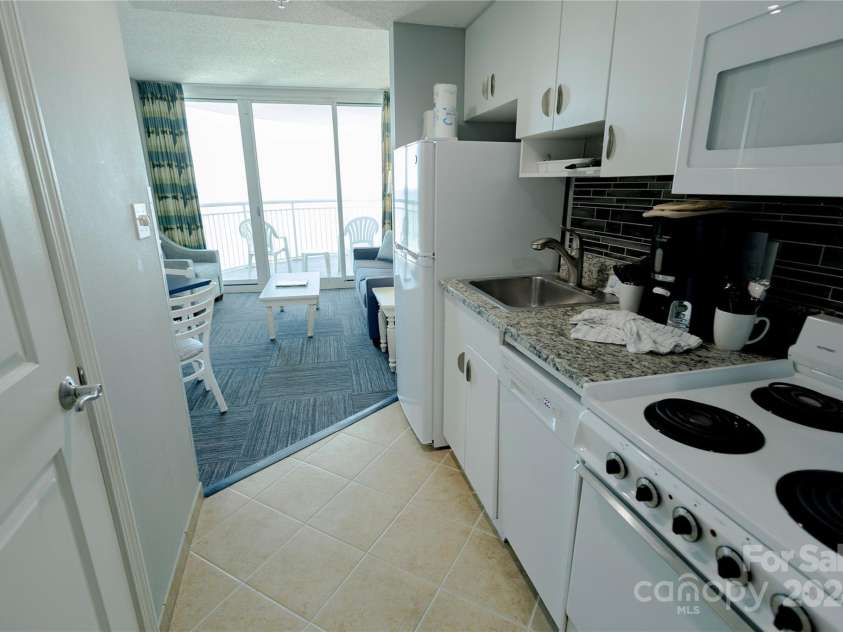 300 Ocean Boulevard, North Myrtle Beach, SC 29582.  MLS# CAR4206159, YatesRealty ID 1542. 