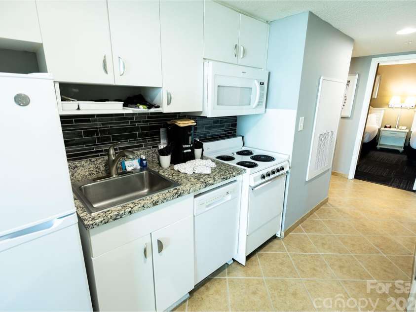 300 Ocean Boulevard, North Myrtle Beach, SC 29582.  MLS# CAR4206159, YatesRealty ID 1542. 