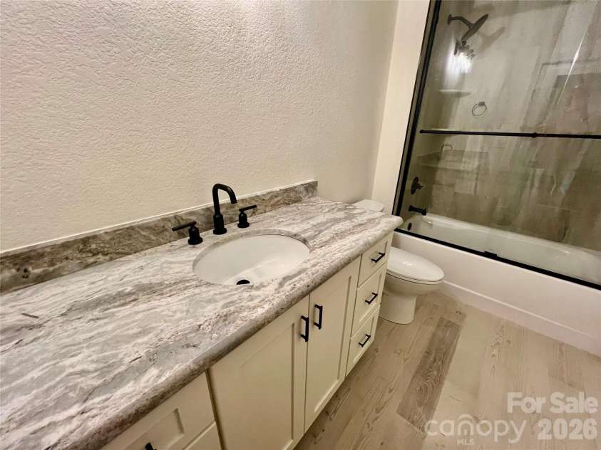 435 Soquili Drive, Brevard, NC 28712.  MLS# CAR4255595, YatesRealty ID 1542. 2nd Full Bath