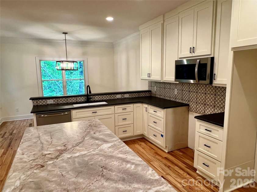 435 Soquili Drive, Brevard, NC 28712.  MLS# CAR4255595, YatesRealty ID 1542. Awesome Granite