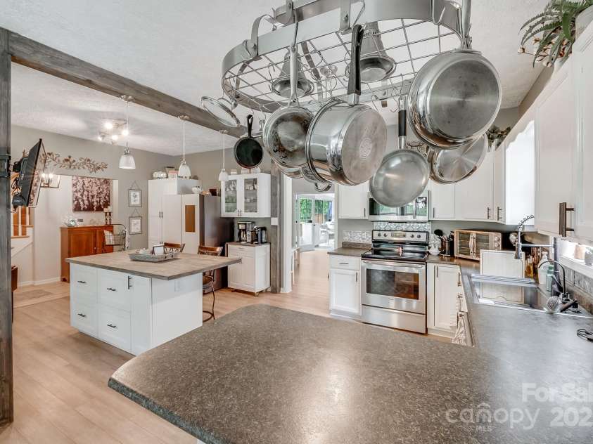 592 Woodcrest Drive, Gastonia, NC 28052.  MLS# CAR4259906, YatesRealty ID 15420. 