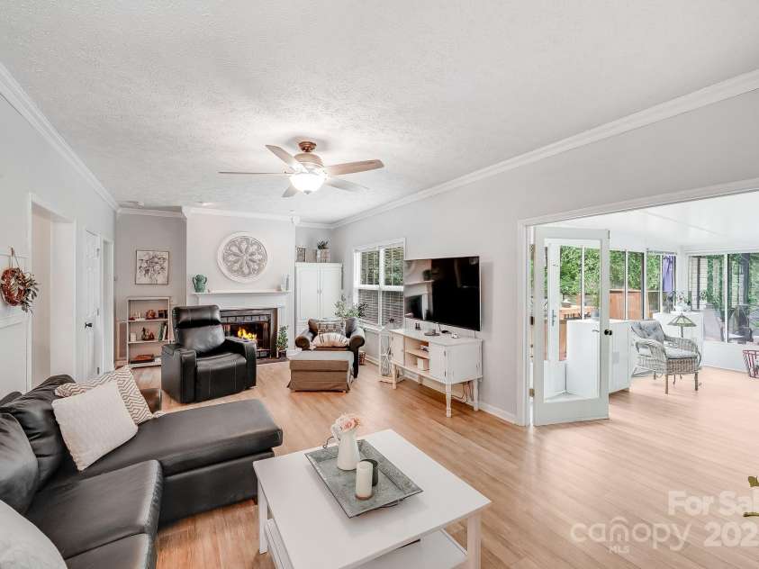 592 Woodcrest Drive, Gastonia, NC 28052.  MLS# CAR4259906, YatesRealty ID 15420. 