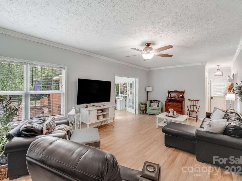 592 Woodcrest Drive, Gastonia, NC 28052.  MLS# CAR4259906, YatesRealty ID 15420. 