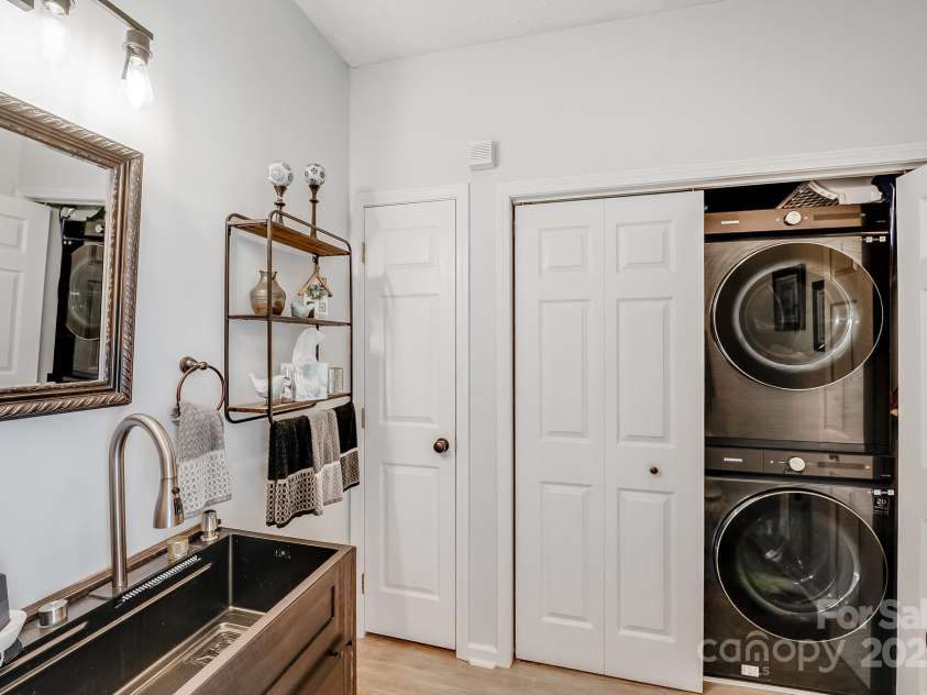 592 Woodcrest Drive, Gastonia, NC 28052.  MLS# CAR4259906, YatesRealty ID 15420. 