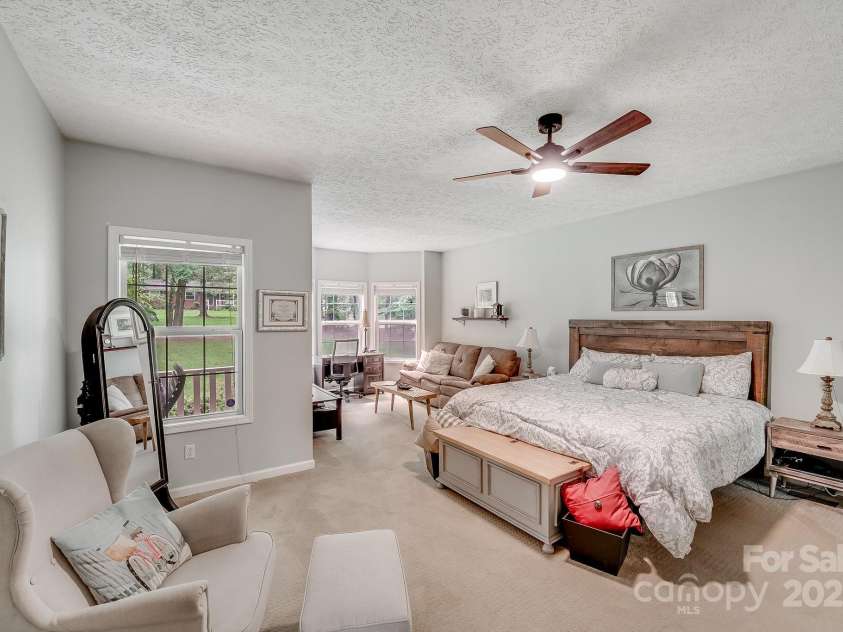 592 Woodcrest Drive, Gastonia, NC 28052.  MLS# CAR4259906, YatesRealty ID 15420. 