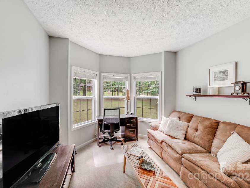 592 Woodcrest Drive, Gastonia, NC 28052.  MLS# CAR4259906, YatesRealty ID 15420. 