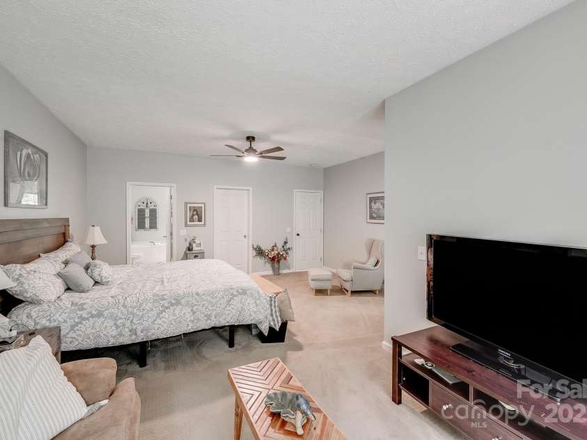 592 Woodcrest Drive, Gastonia, NC 28052.  MLS# CAR4259906, YatesRealty ID 15420. 