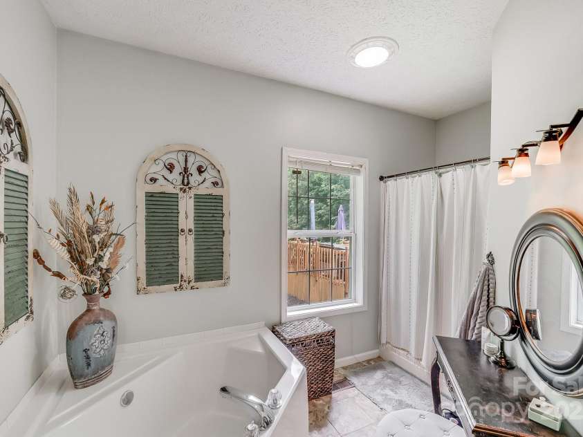 592 Woodcrest Drive, Gastonia, NC 28052.  MLS# CAR4259906, YatesRealty ID 15420. 