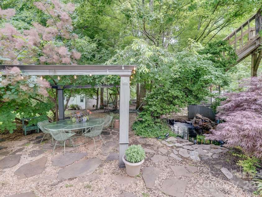 592 Woodcrest Drive, Gastonia, NC 28052.  MLS# CAR4259906, YatesRealty ID 15420. 