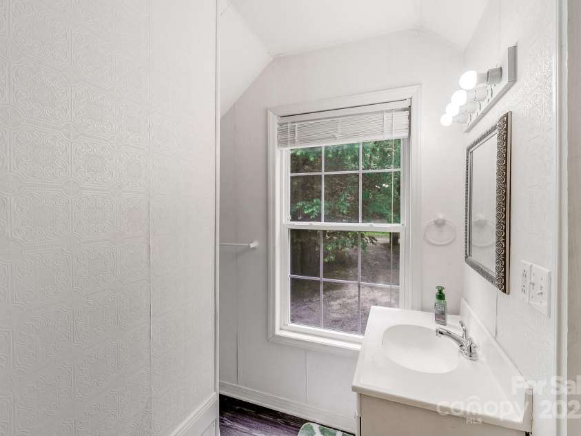 592 Woodcrest Drive, Gastonia, NC 28052.  MLS# CAR4259906, YatesRealty ID 15420. 